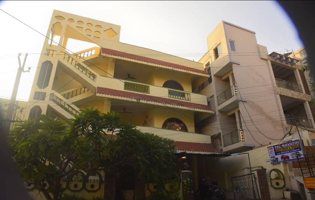 Padmavathi Family Guest House Visakhapatnam Exterior foto